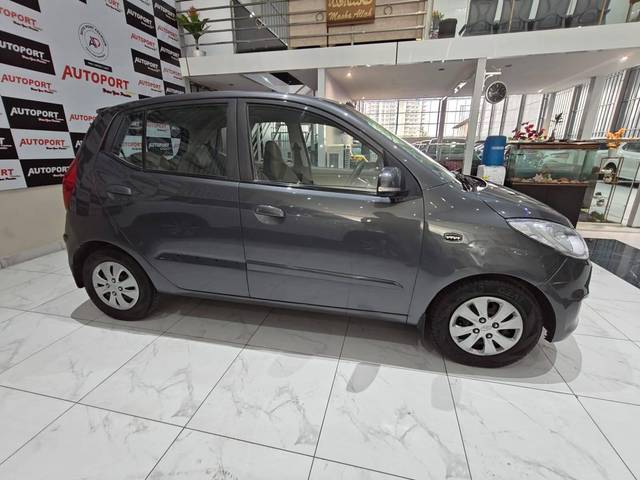 https://images10.gaadi.com/usedcar_image/4298381/original/processed_24a155849b0342a2c3770dcc1899c8ac.jpg?imwidth=6401