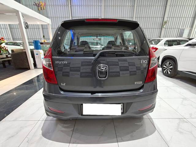 https://images10.gaadi.com/usedcar_image/4298381/original/processed_e7684acc8575f2549231cdd3c38b85e2.jpg?imwidth=6402