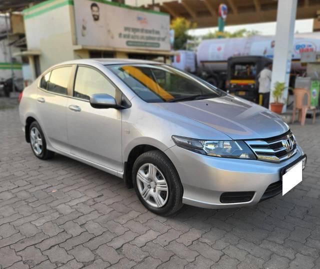 https://images10.gaadi.com/usedcar_image/4298429/original/processed_95179b4b4282e7390662514c2782aebc.jpg?imwidth=6400