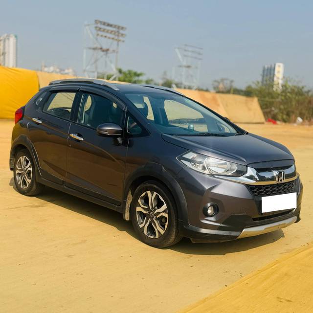 https://images10.gaadi.com/usedcar_image/4298448/original/processed_f69ef5d31f3529e50f33fafa74fc6c05.jpg?imwidth=6400