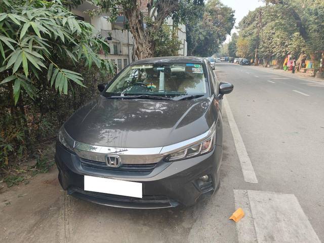 https://images10.gaadi.com/usedcar_image/4298577/original/f92af4ca61cd3fd2cd135c0e5f408057.jpg?imwidth=6402