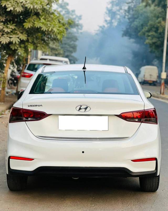 https://images10.gaadi.com/usedcar_image/4298600/original/processed_251918de55aa4cea0e1a54d952f26c6a.jpg?imwidth=6401