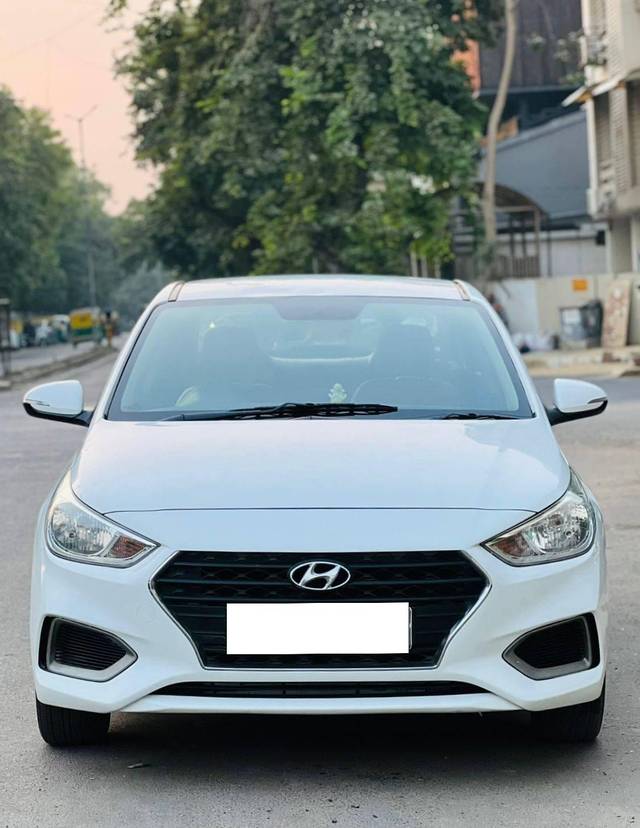 https://images10.gaadi.com/usedcar_image/4298600/original/processed_593c017d9d24c0a7dcbcb352276ad54e.jpg?imwidth=6402