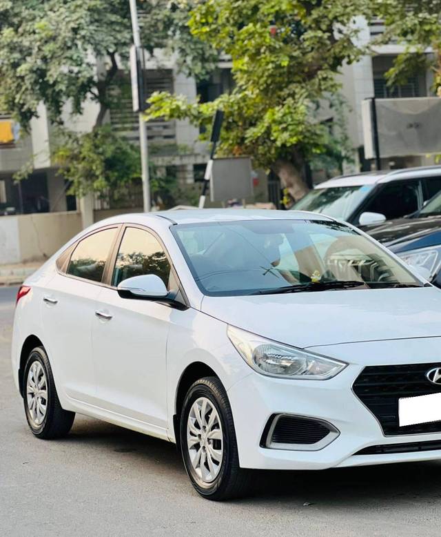 https://images10.gaadi.com/usedcar_image/4298600/original/processed_88c88ad0360e84990523431043b100d4.jpg?imwidth=6400