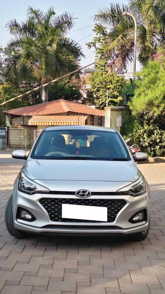 https://images10.gaadi.com/usedcar_image/4298609/original/processed_6cb68da89fc2cd1af3e96457bb4116d2.jpg?imwidth=6401