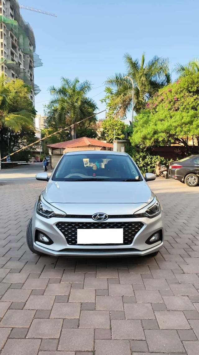 https://images10.gaadi.com/usedcar_image/4298609/original/processed_8f6b5254ba1edbc8f47d60f8eed614a3.jpg?imwidth=6400