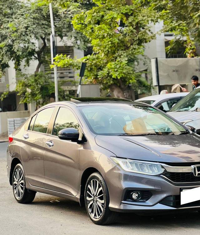 https://images10.gaadi.com/usedcar_image/4298611/original/processed_9fc8bb6f7e07f5338988b276d30b30b5.jpg?imwidth=6400