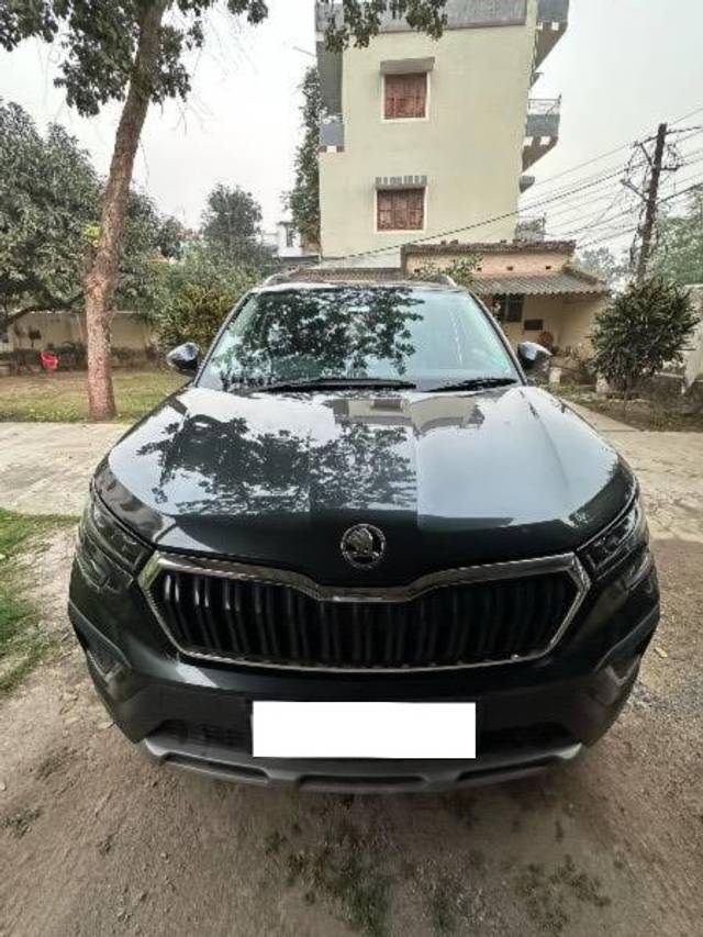 https://images10.gaadi.com/usedcar_image/4298689/original/processed_1fe47eba-0e52-4182-9ee9-c5655ad867f8.jpeg?imwidth=6402