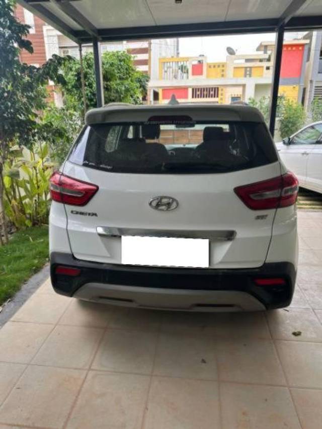 https://images10.gaadi.com/usedcar_image/4298764/original/processed_541fb99c-3945-4063-8bf1-31b35ceb684c.jpg?imwidth=6401