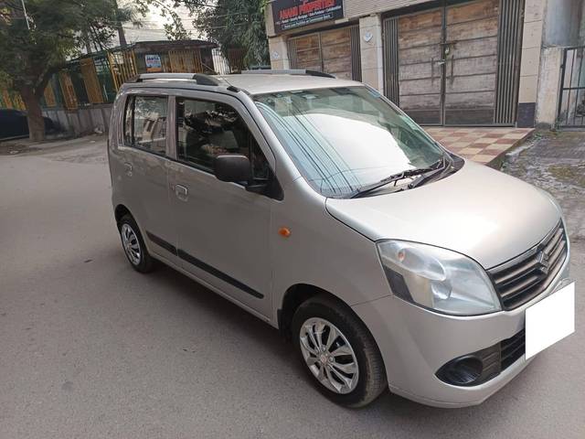 https://images10.gaadi.com/usedcar_image/4298812/original/processed_59f6e49cc49edaa005bf634072c1d5a5.jpg?imwidth=6400