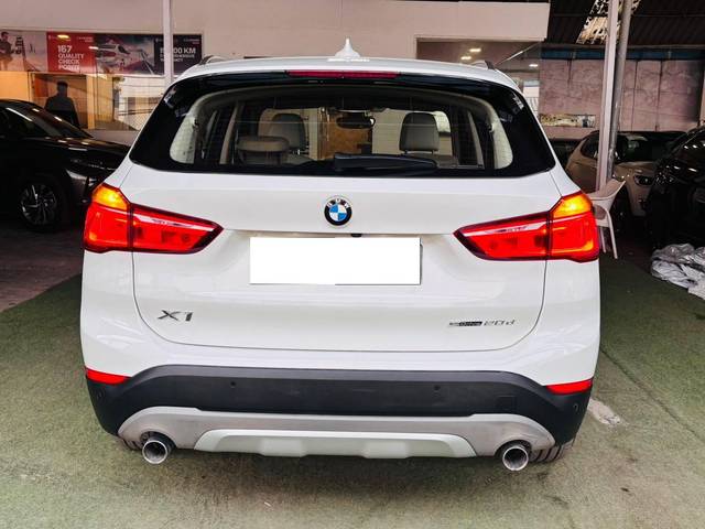 https://images10.gaadi.com/usedcar_image/4298813/original/processed_a2d86b0b8bf745a52f643ca3dfb6866a.jpg?imwidth=6401