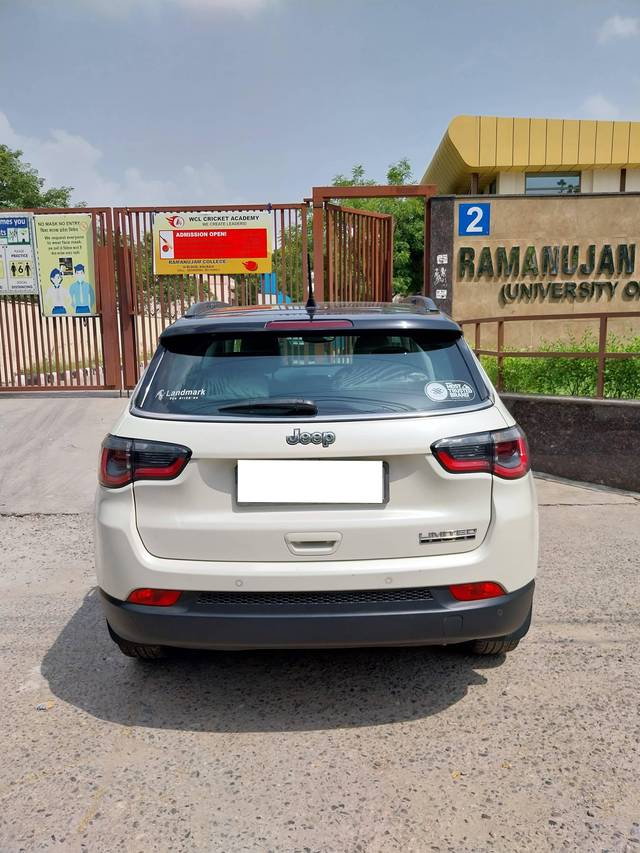 https://images10.gaadi.com/usedcar_image/4298822/original/processed_33c5043f59c887b04a38c72296e2da60.jpeg?imwidth=6402