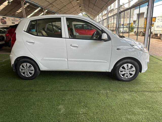 https://images10.gaadi.com/usedcar_image/4298831/original/processed_3065ab3c08cb9b456240992a50c9de54.jpg?imwidth=6401