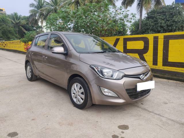 https://images10.gaadi.com/usedcar_image/4298935/original/processed_8d04ec79348b897884e502528b4c7609.jpg?imwidth=6400