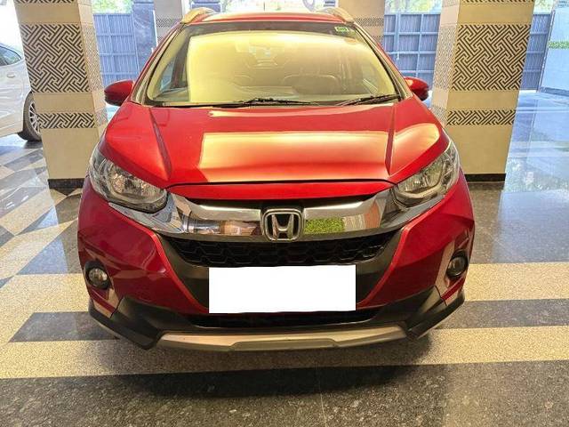 https://images10.gaadi.com/usedcar_image/4299033/original/2ba68a81e0ac5e74ed5fd2e6dfacd6f8.jpg?imwidth=6400