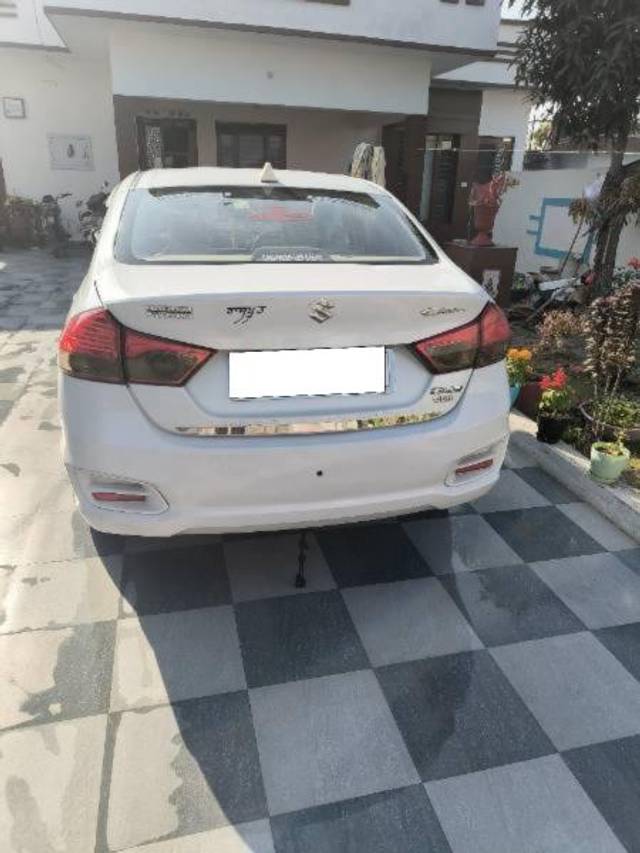 https://images10.gaadi.com/usedcar_image/4299089/original/processed_ad7eda2a-4196-43e0-a954-584228fd533a.jpg?imwidth=6402