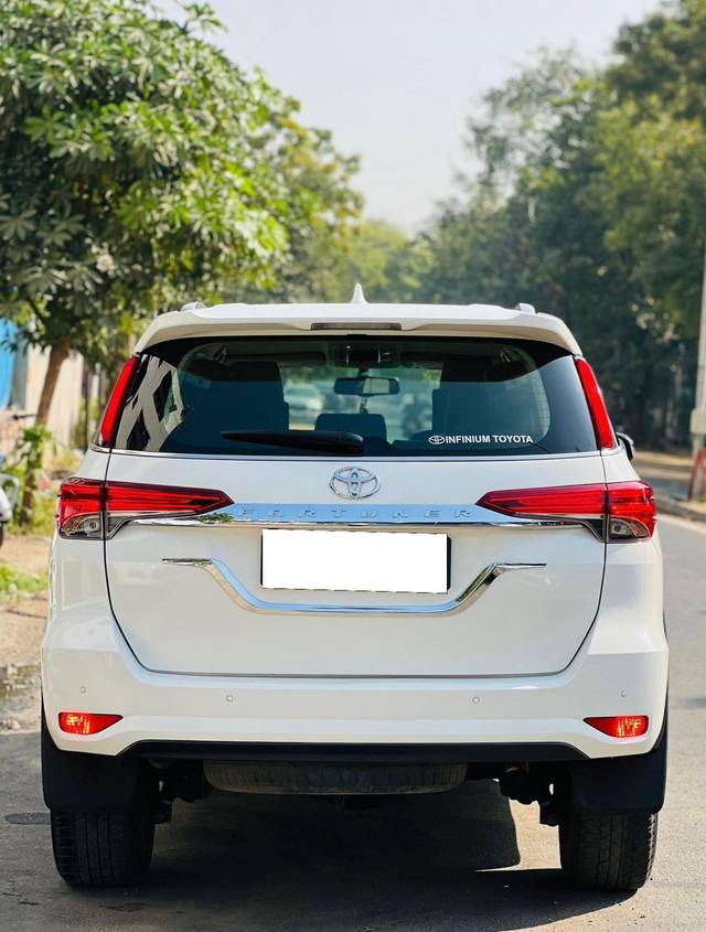 https://images10.gaadi.com/usedcar_image/4299099/original/processed_3662c85949fa7ea916bf545c117e3b6d.jpg?imwidth=6401