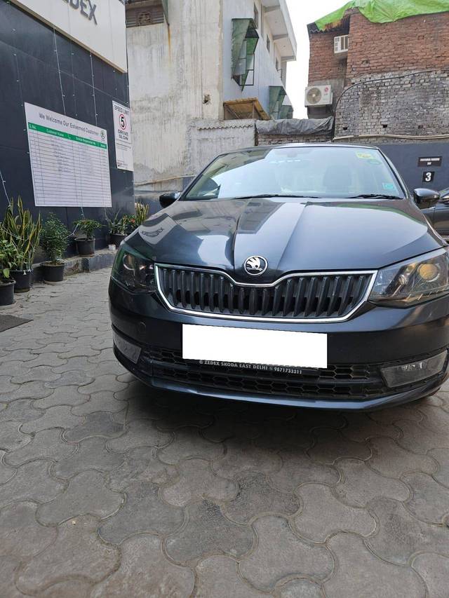 https://images10.gaadi.com/usedcar_image/4299110/original/27bf24da19e22c62335f52147d8fd68f.jpg?imwidth=6401