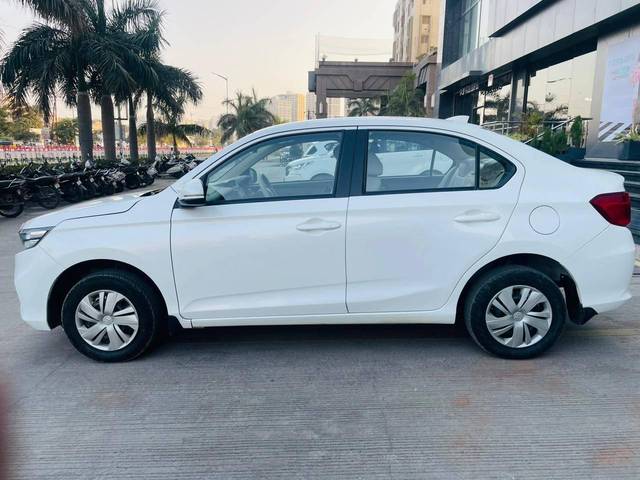 https://images10.gaadi.com/usedcar_image/4299121/original/processed_30f97a218f4bd50da6a185c87891cbaa.jpg?imwidth=6402