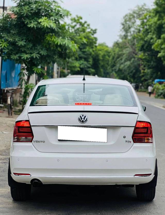 https://images10.gaadi.com/usedcar_image/4299152/original/processed_0186d7150650c73dc082db6aa9142fde.jpg?imwidth=6402