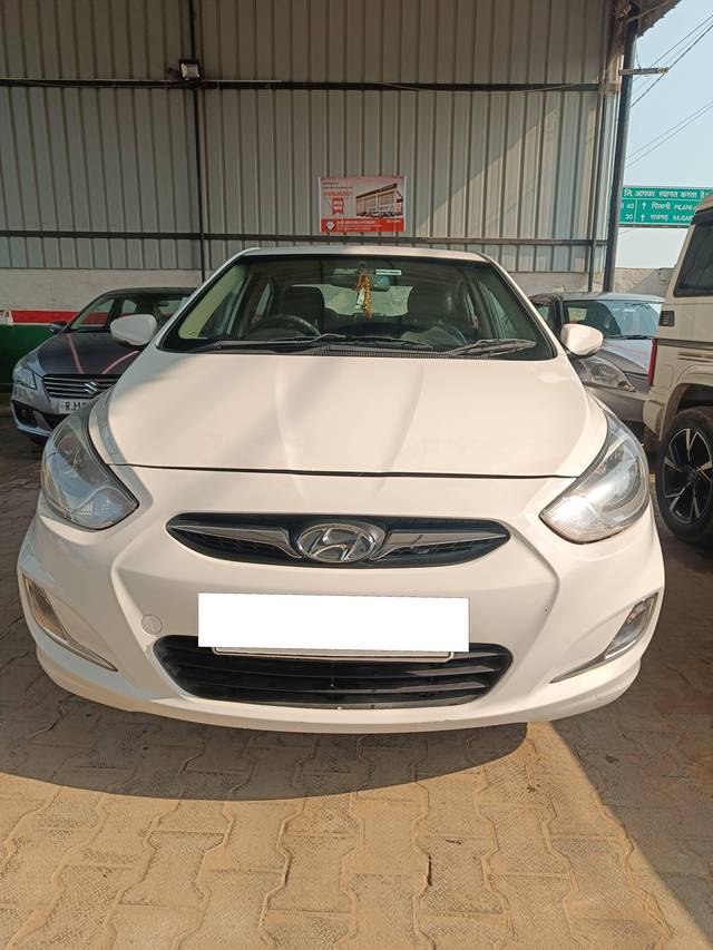 https://images10.gaadi.com/usedcar_image/4299164/original/processed_2d241e9e7e7b4e3843e06d047ffc165d.jpg?imwidth=6400