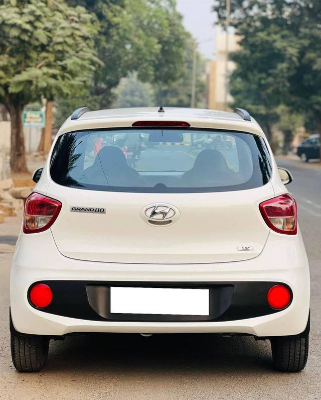 https://images10.gaadi.com/usedcar_image/4299197/original/processed_637046971ef401e00f10a462cf27e670.jpg?imwidth=6401