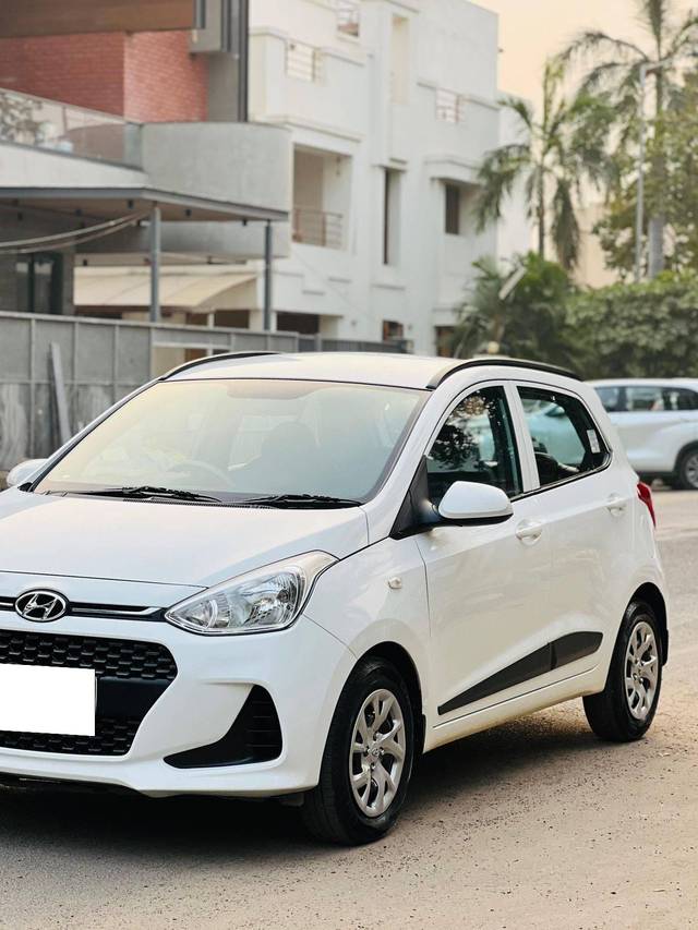 https://images10.gaadi.com/usedcar_image/4299197/original/processed_aff5a740e0feaa1662a49edbe714f792.jpg?imwidth=6402