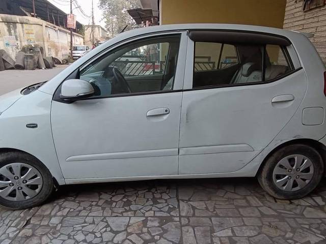 https://images10.gaadi.com/usedcar_image/4299213/original/processed_6136da5e-b289-44fb-a8af-8b7971b206a9.jpeg?imwidth=6400