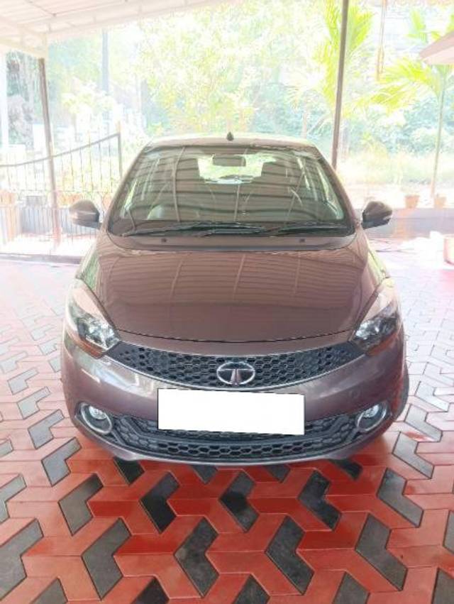 https://images10.gaadi.com/usedcar_image/4299216/original/processed_26aab9cb-03fb-4d15-9184-a9d890b829d0.jpg?imwidth=6400