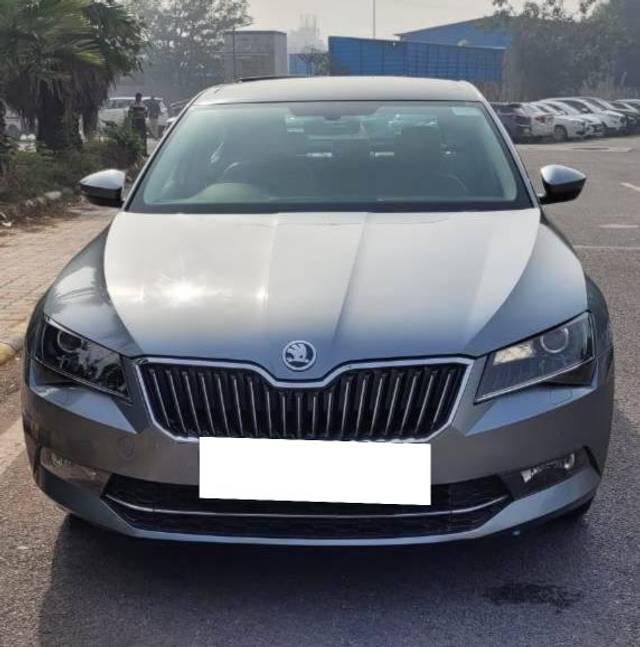 https://images10.gaadi.com/usedcar_image/4299244/original/processed_44e5d03f56b55ce7ace63533968e21f0.jpg?imwidth=6400