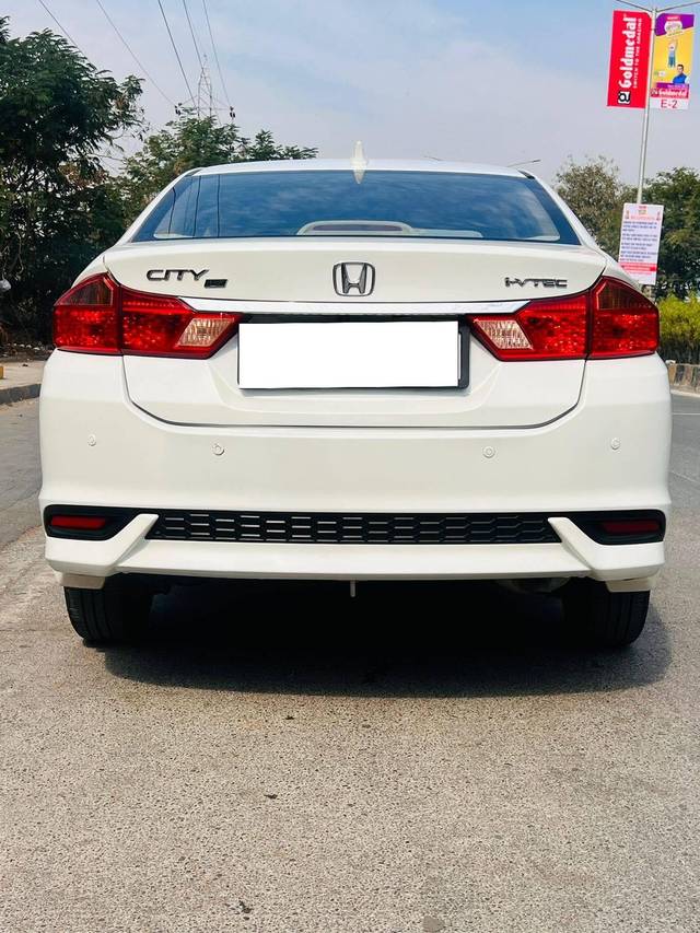 https://images10.gaadi.com/usedcar_image/4299251/original/processed_8fca55de309459a5c99b88e2bffa3638.jpeg?imwidth=6402