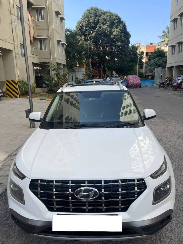 https://images10.gaadi.com/usedcar_image/4299271/original/processed_933e3d7334b7695f23d5b2c0461eb31e.jpg?imwidth=6400