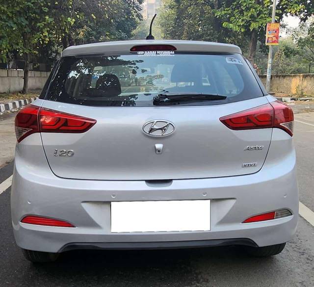 https://images10.gaadi.com/usedcar_image/4299285/original/processed_02e55864d08c3c2bcd73fa71f82dc270.jpg?imwidth=6402