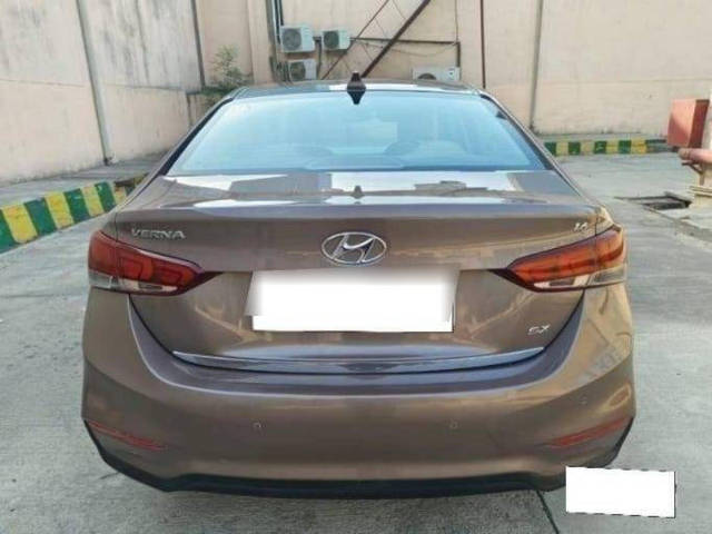 https://images10.gaadi.com/usedcar_image/4299290/original/processed_48a315cbf597e8fb6a2f7ff63b79786d.png?imwidth=6402