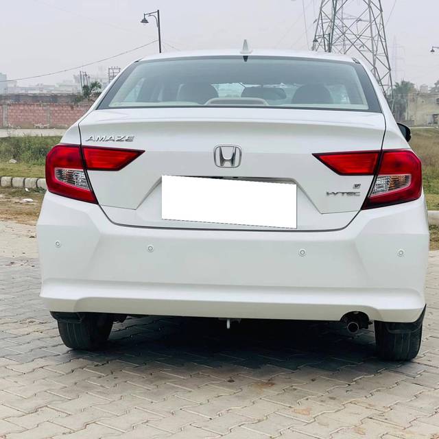 https://images10.gaadi.com/usedcar_image/4299298/original/processed_456fdb3121a32d906c66aaea38f94966.jpg?imwidth=6401