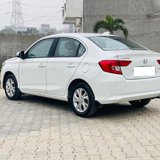 https://images10.gaadi.com/usedcar_image/4299298/original/processed_d0fd5e51091e79a040225eb89321897d.jpg?imwidth=6402