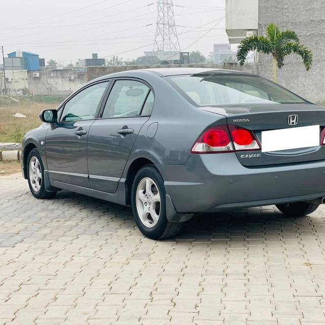 https://images10.gaadi.com/usedcar_image/4299301/original/processed_5091e186ec0d86c8e0d8e32a6b75244f.jpg?imwidth=6402