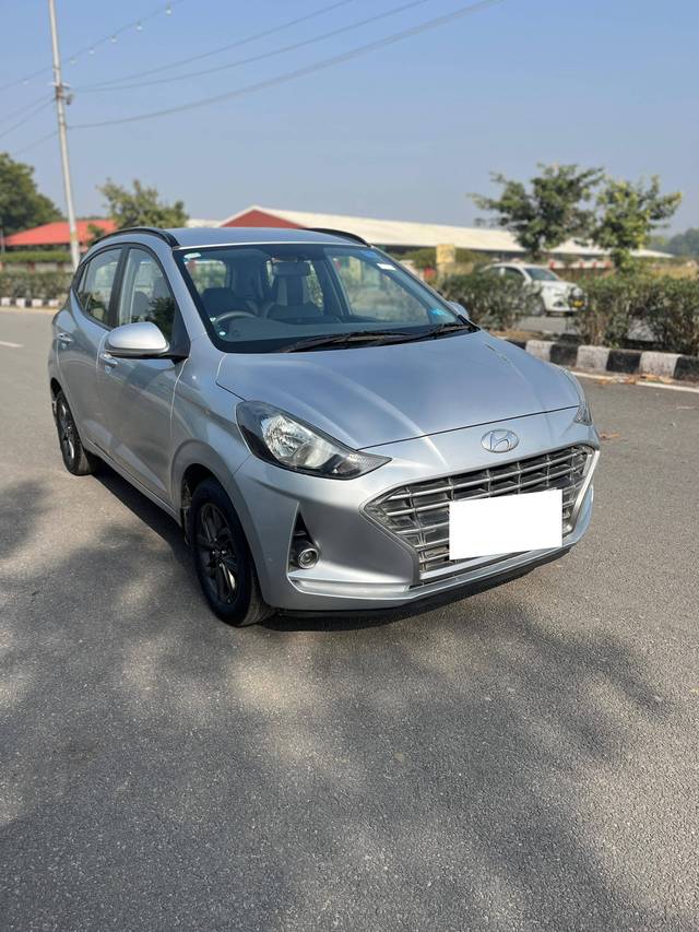 https://images10.gaadi.com/usedcar_image/4299333/original/processed_cc24c8b1e398ff2ad85bc169cd64917b.jpg?imwidth=6400