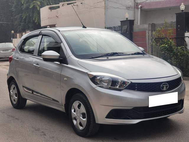 https://images10.gaadi.com/usedcar_image/4299341/original/processed_b9c24131b0d5ab4340cbca978d6e9d85.jpg?imwidth=6400