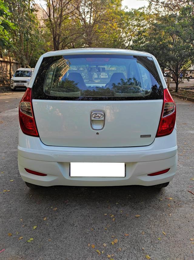 https://images10.gaadi.com/usedcar_image/4299352/original/processed_a0dce8e9a64d833f928f904673c9a7a5.jpg?imwidth=6402