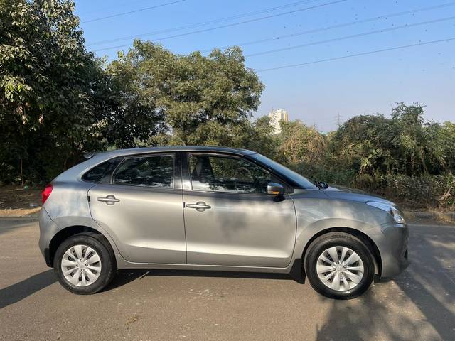 https://images10.gaadi.com/usedcar_image/4299385/original/efc5213b41ddc2a4a2a8eb5fbf98dc0e.jpg?imwidth=6401