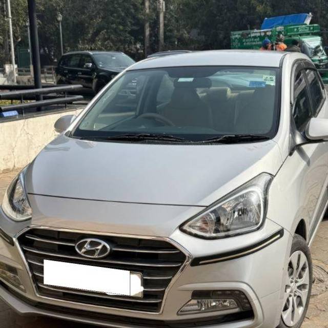 https://images10.gaadi.com/usedcar_image/4299506/original/940fff378d70740cd92de378a22094e1.jpg?imwidth=6400