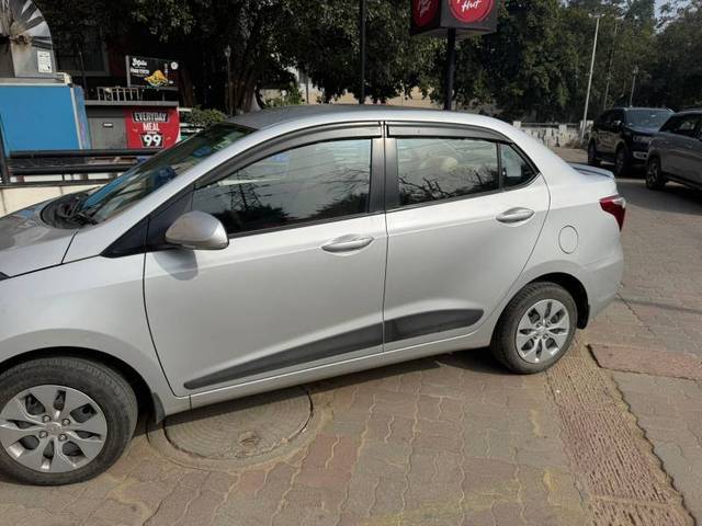 https://images10.gaadi.com/usedcar_image/4299506/original/bc4305d6b95e20bf134cea605ffba684.jpg?imwidth=6402