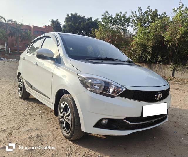 https://images10.gaadi.com/usedcar_image/4299512/original/processed_6dcfbb0a3d1b1d162315f36487e503b1.jpg?imwidth=6400