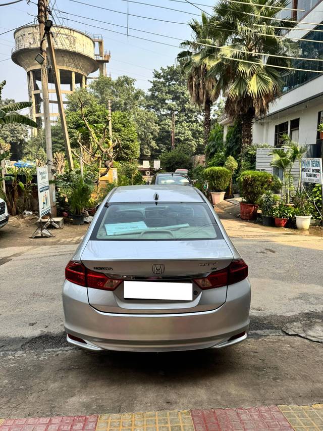 https://images10.gaadi.com/usedcar_image/4299531/original/processed_07968f2e043b37d6a41fb597131f0578.jpg?imwidth=6401