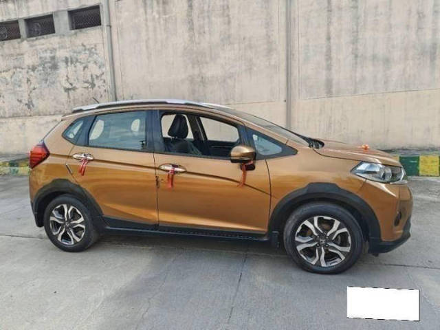 https://images10.gaadi.com/usedcar_image/4299554/original/9b48a085f127428053a12ff2a146cf0b.png?imwidth=6401