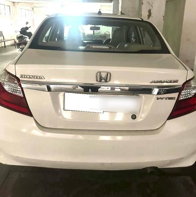 https://images10.gaadi.com/usedcar_image/4299593/original/processed_50eb39bfee1e39aed3af4c2bba62f038.jpg?imwidth=6401