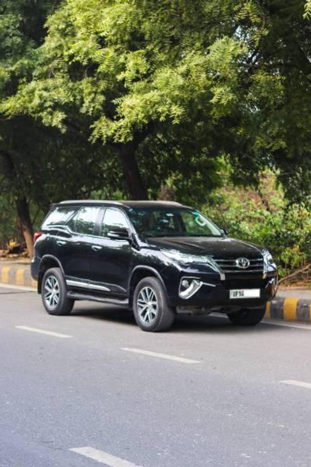 https://images10.gaadi.com/usedcar_image/4299601/original/processed_dceb5df8-d229-4495-ab80-6677271b281a.jpg?imwidth=6402