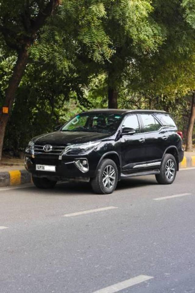 https://images10.gaadi.com/usedcar_image/4299601/original/processed_e3ca57d8-f8bc-4909-8389-f9ac841df87f.jpg?imwidth=6401