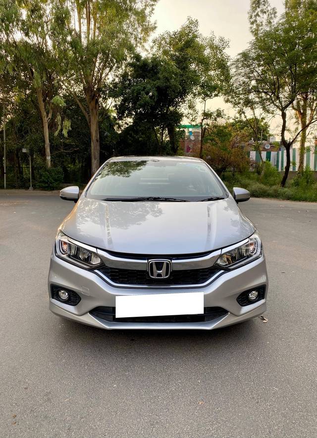 https://images10.gaadi.com/usedcar_image/4299617/original/processed_847b561559cb917475ee776b6b55ee27.jpg?imwidth=6400